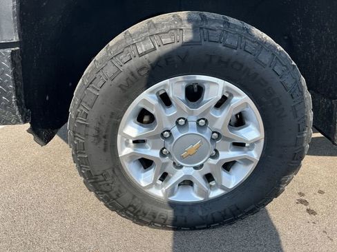 Used 2024 Chevrolet Silverado 3500 LT w/ Convenience Package image 32