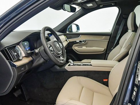 New 2026 Volvo XC90 B5 Core image 21
