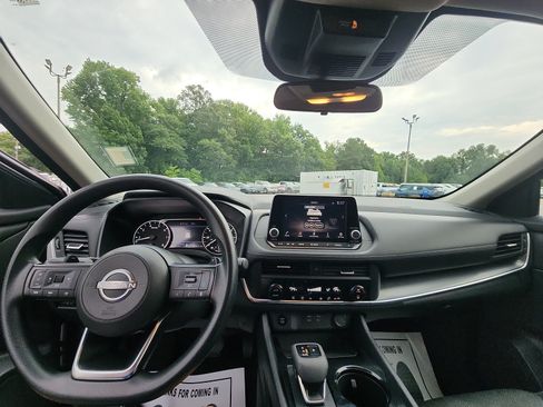 Used 2024 Nissan Rogue SV FWD image 20