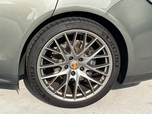Used 2023 Porsche Panamera image 8