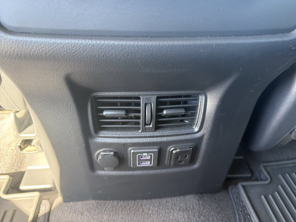 Used 2021 Nissan Titan SV w/ SV Convenience Package AWD/4WD image 21