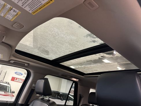 Used 2022 Ford Expedition XLT image 5