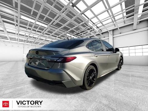 Used 2025 Toyota Camry SE image 3