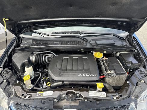 Used 2017 Dodge Grand Caravan SXT FWD image 12