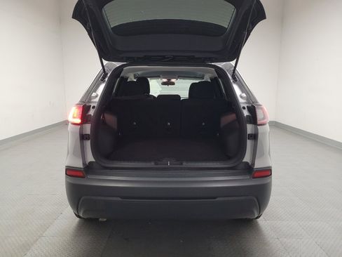 Used 2019 Jeep Cherokee Latitude w/ Popular Appearance Group image 29