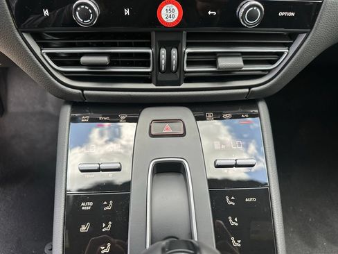Used 2026 Porsche Macan AWD/4WD image 33