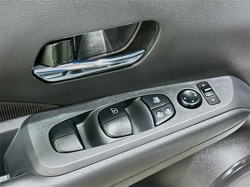 Used 2024 Nissan Kicks SV image 17