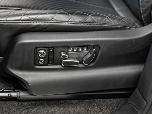 Used 2019 Bentley Bentayga AWD/4WD image 38