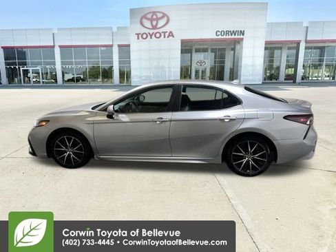 Used 2024 Toyota Camry SE image 2