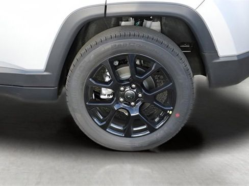 New 2026 Jeep Compass Latitude image 9