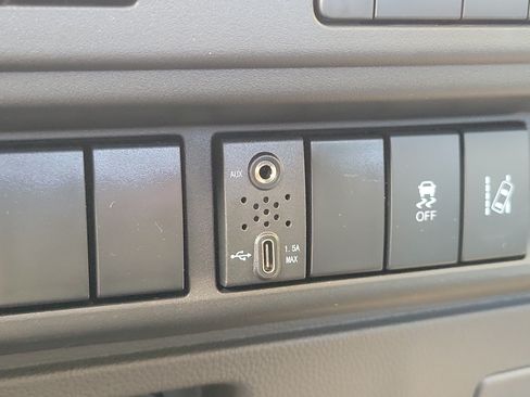 Used 2027 Isuzu NPR RWD image 15