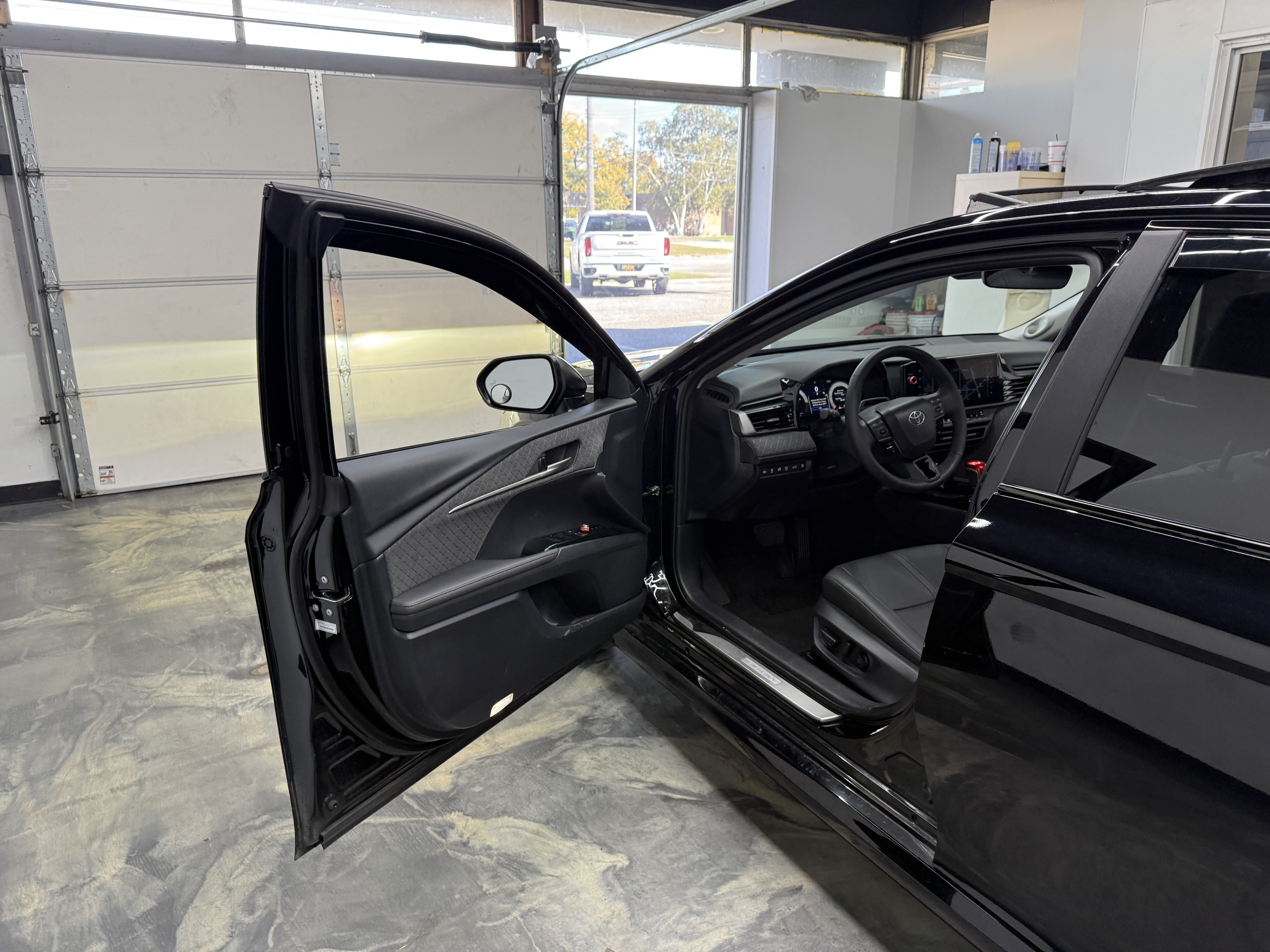 Used 2026 Toyota Camry XLE AWD/4WD image 8