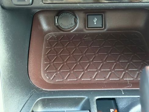 Used 2021 Toyota RAV4 Limited image 47