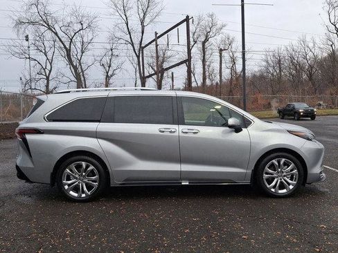 Certified 2024 Toyota Sienna Platinum image 27