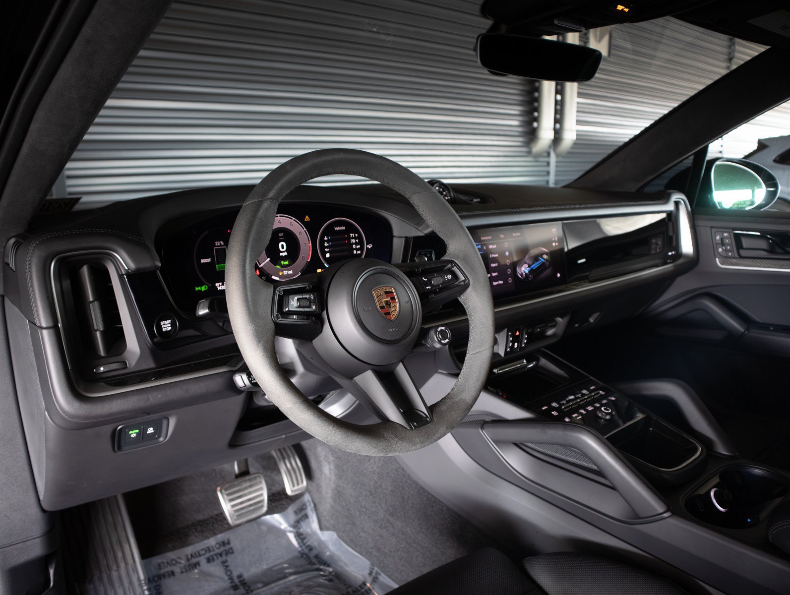 Certified 2024 Porsche Cayenne Turbo AWD/4WD image 4