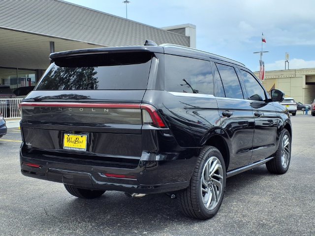 New 2026 Lincoln Navigator Reserve AWD/4WD image 2