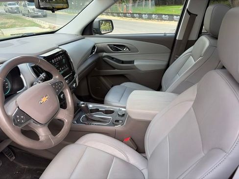 Used 2018 Chevrolet Traverse LT FWD image 12