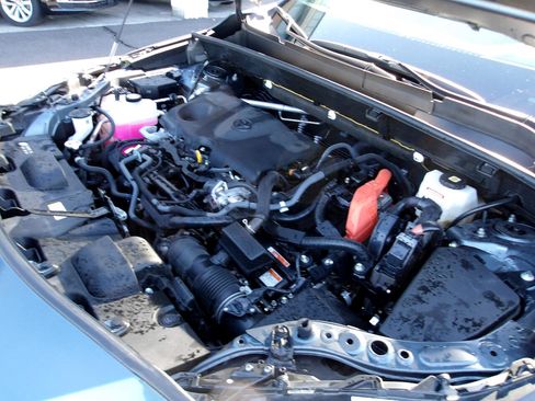 Used 2023 Toyota Venza Limited image 26