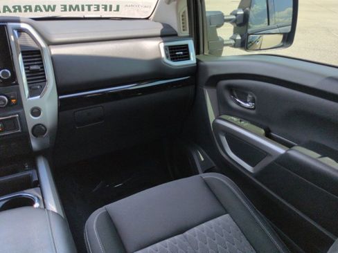 Used 2021 Nissan Titan SV w/ SV Convenience Package RWD image 19