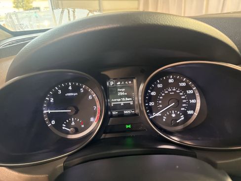 Used 2017 Hyundai Santa Fe SE image 16