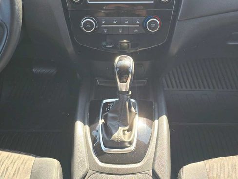 Used 2019 Nissan Rogue SV AWD/4WD image 13