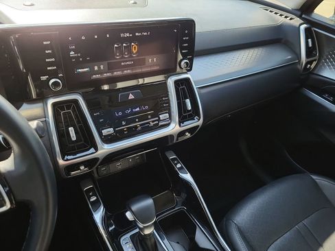 Used 2021 Kia Sorento SX image 13