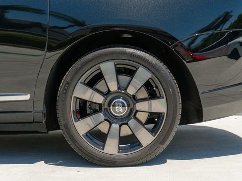Used 2025 Rolls-Royce Cullinan image 33