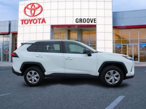 Used 2023 Toyota RAV4 LE AWD/4WD image 7