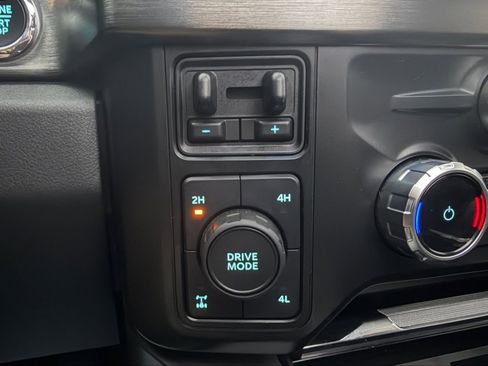 Used 2023 Ford F350 Lariat w/ Chrome Package image 34