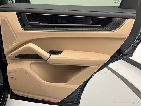 Used 2024 Porsche Cayenne Turbo image 41