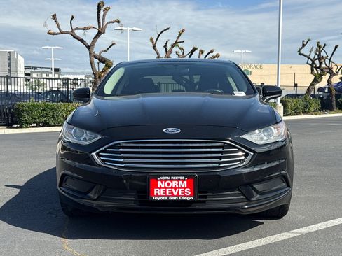Used 2017 Ford Fusion SE w/ Fusion SE Technology Package image 5