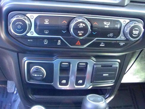 Used 2022 Jeep Wrangler Sport AWD/4WD image 22