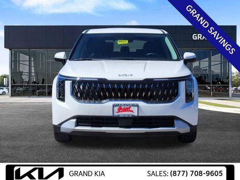 New 2026 Kia Carnival FWD image 3