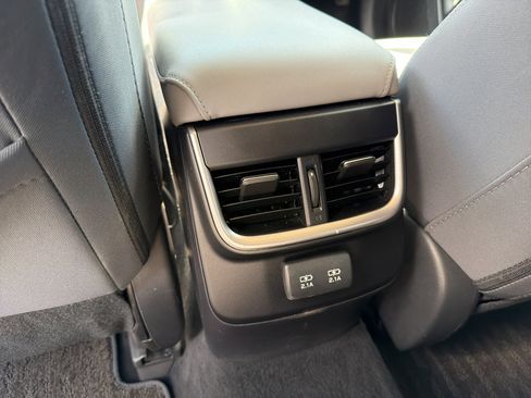 Used 2022 Subaru Outback Premium image 11