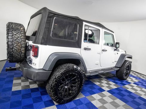 Used 2015 Jeep Wrangler Unlimited Rubicon AWD/4WD image 6