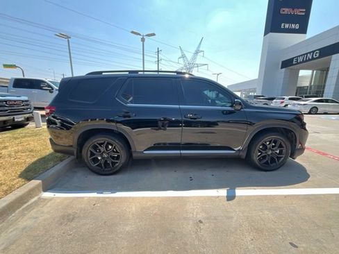 Used 2025 Honda Pilot Touring image 7