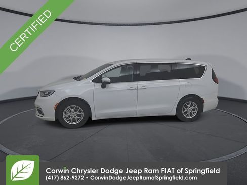 Certified 2023 Chrysler Pacifica Touring-L image 8