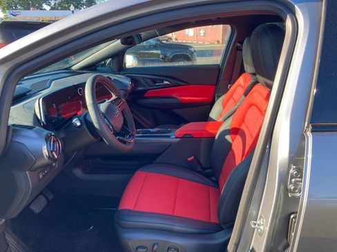 New 2025 Chevrolet Equinox EV RS w/ Convenience Package II FWD image 3