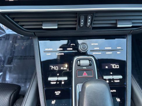 Used 2019 Porsche Cayenne image 37