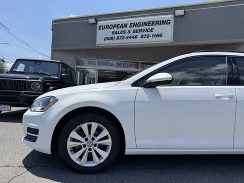 Used 2017 Volkswagen Golf S w/ Driver Assistance Package AWD/4WD image 10
