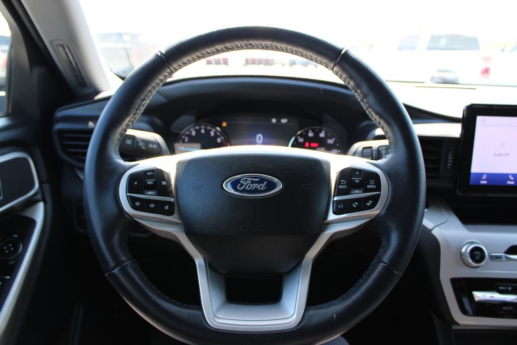Used 2023 Ford Explorer XLT AWD/4WD image 36