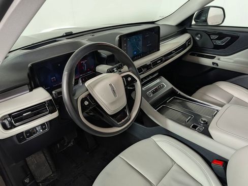Used 2025 Lincoln Aviator AWD w/ Equipment Group 101A image 24