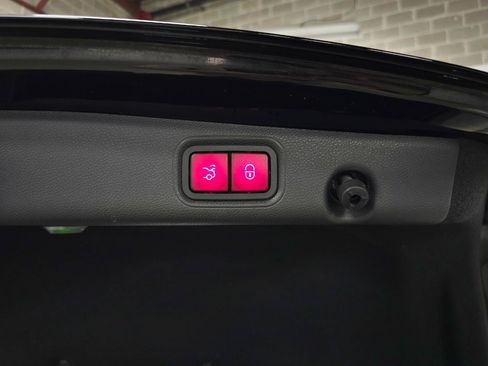 Used 2017 Mercedes-Benz E 300 4MATIC image 38