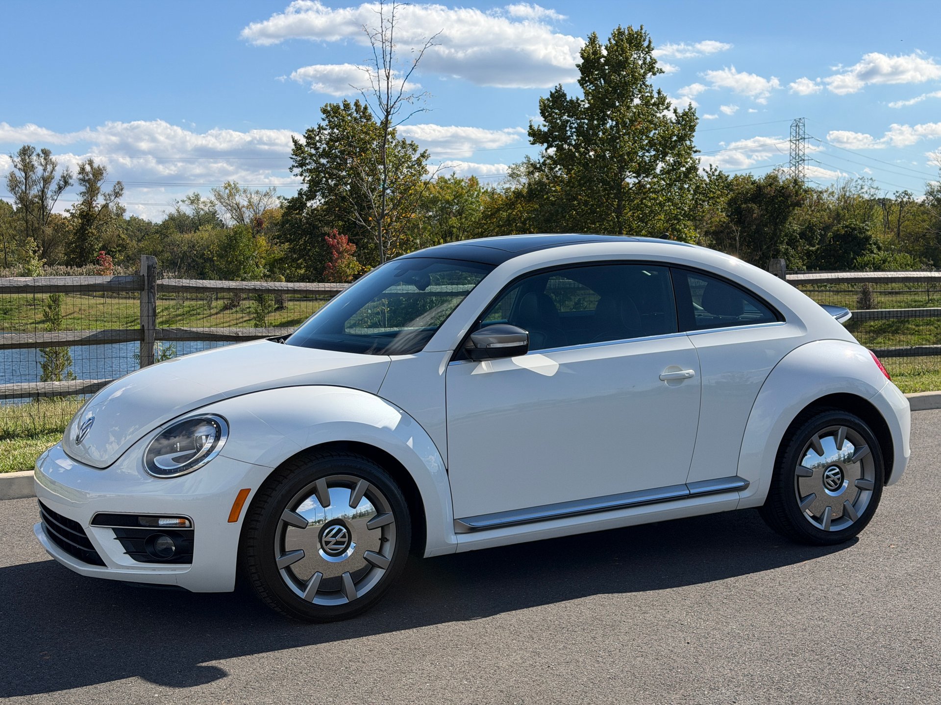 Used 2014 Volkswagen Beetle TDI FWD image 9