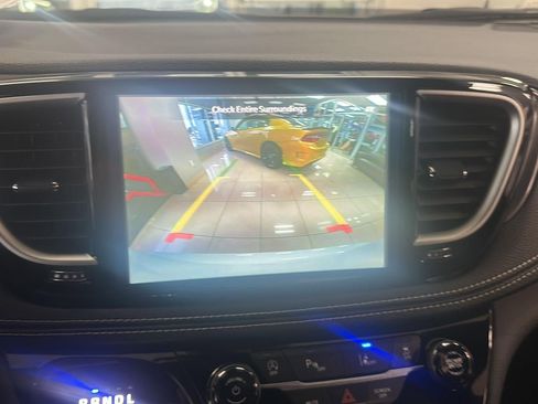 New 2026 Chrysler Pacifica Select image 11