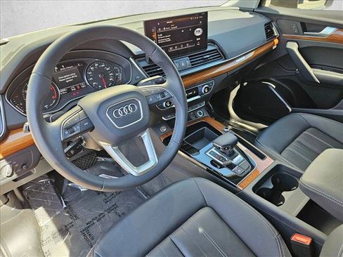 Used 2023 Audi Q5 2.0T Premium w/ Convenience Package AWD/4WD image 12