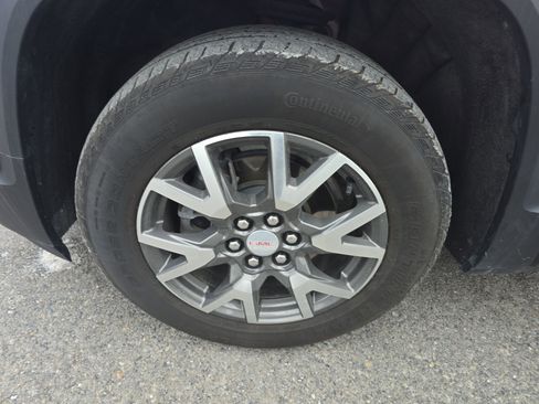 Used 2023 GMC Acadia SLE w/ Driver Convenience Package image 11