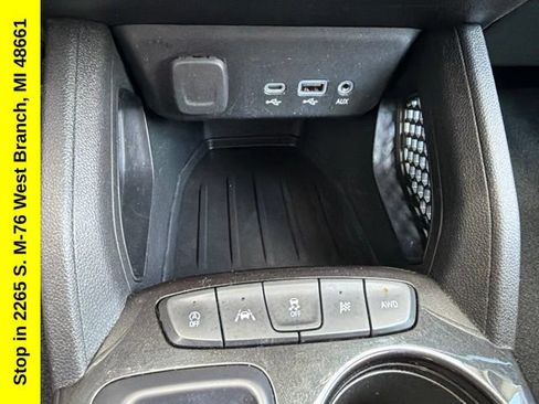 Used 2023 Chevrolet TrailBlazer LT AWD/4WD image 33