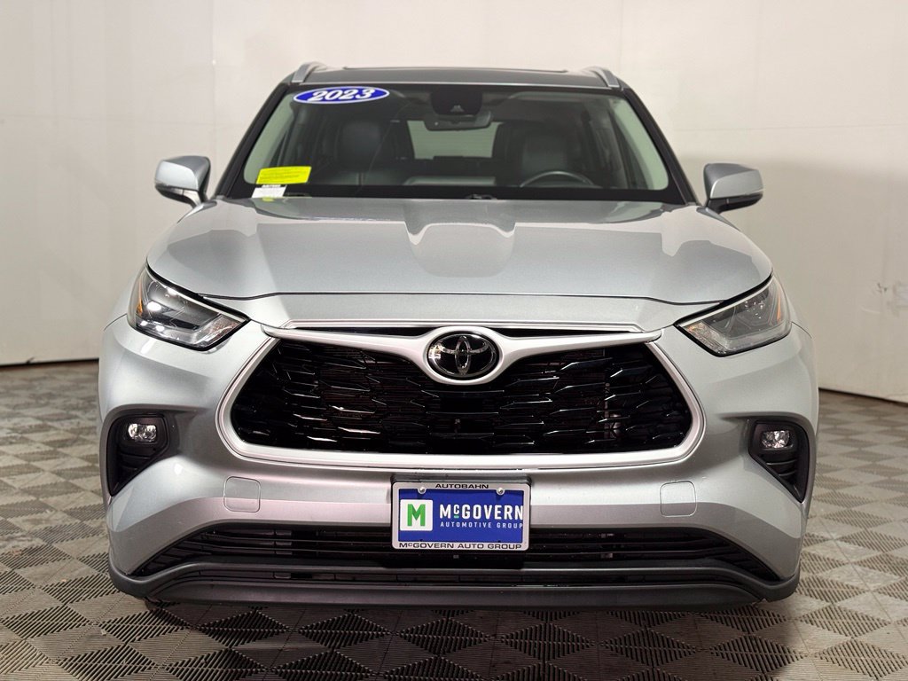 Used 2023 Toyota Highlander XLE AWD/4WD image 10