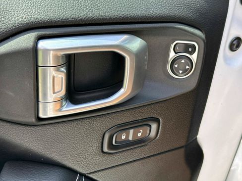 Used 2023 Jeep Wrangler Unlimited Sahara w/ Cold Weather Group AWD/4WD image 19